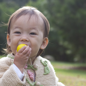 ndc-child-with-lemon